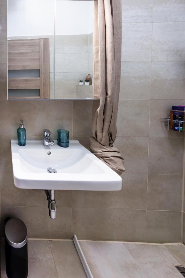 Market Compact Retreat Vienne
